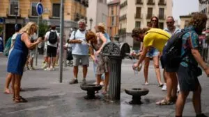 España entra en verano con una intensa ola de calor y Madrid activa la alerta naranja