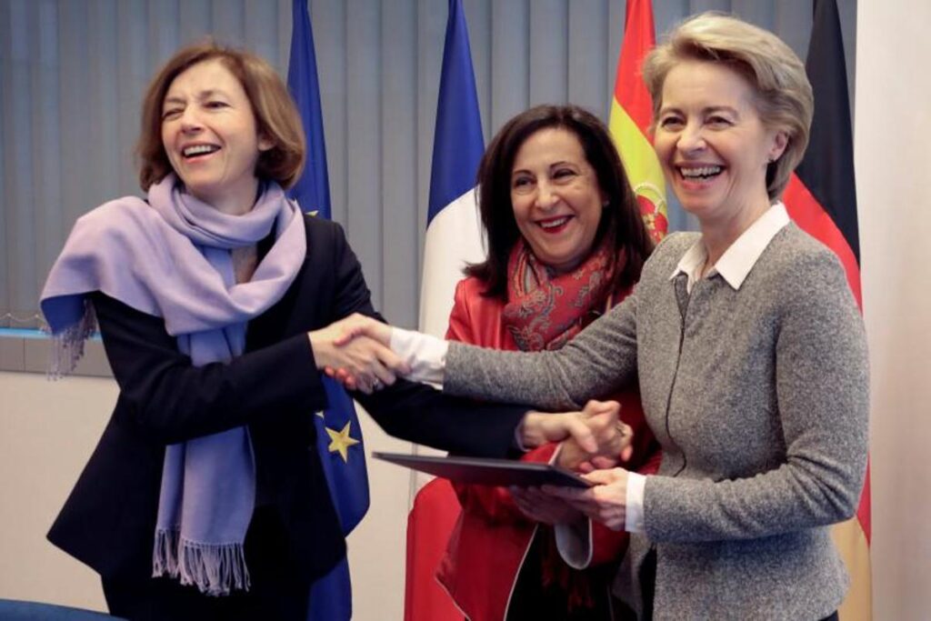 Febrero de 2019. Las mnistras de Defensa de Francia, Florence Parly, y España, Margarita Robles, y la entonces ministra de Defensa alemana, Úrsula von der Leyen, escenifican la alianza del FCAS. Eran otros tiempos.