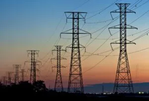 Especialista ve insuficiente una reforma de la ley para recuperar el sistema eléctrico