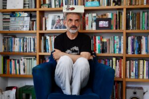 Etgar Keret, escritor: “Si la vida es una película, Israel es hoy una de zombis”