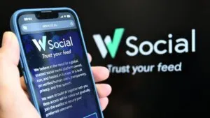 Europa lanza su alternativa a X: una red social que solo deja publicar a usuarios verificados como humanos