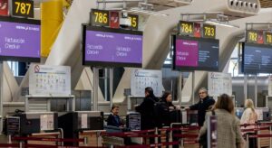 Europa pondrá freno a las aerolíneas para que dejen de cobrar a las familias por sentarse juntas en los aviones
