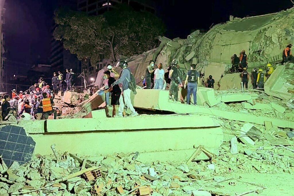 Exteriores confirma dos españoles muertos y 80 desparecidos