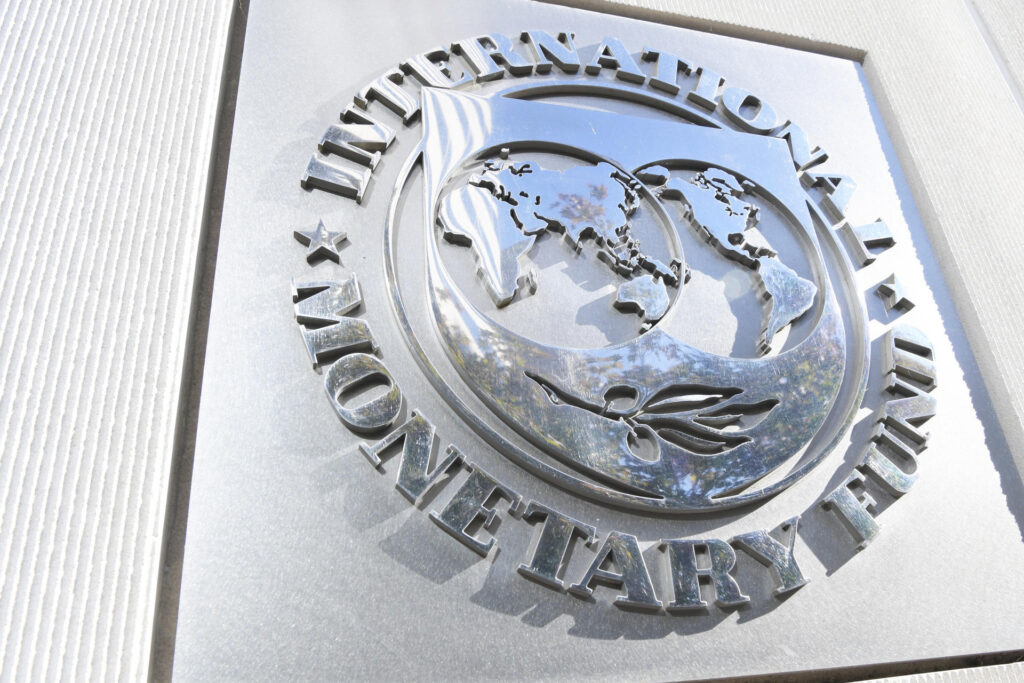 FMI asegura que subida del crudo está generando una inflación mundial