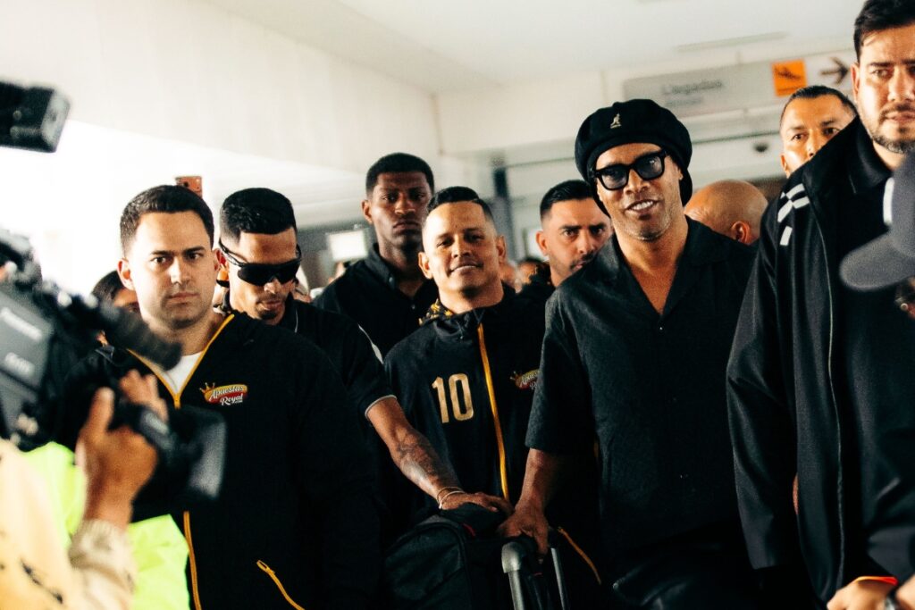 FOTOS: El astro Ronaldinho ya pisa suelo venezolano