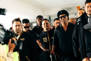 FOTOS: El astro Ronaldinho ya pisa suelo venezolano
