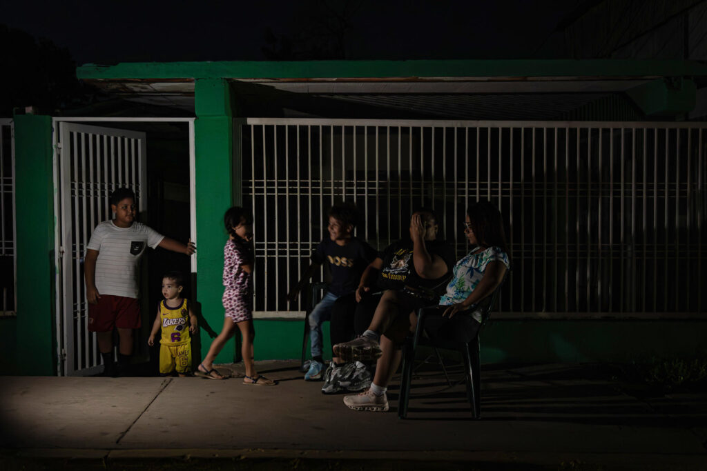 Fallas eléctricas mantienen a los venezolanos bajo estrés constante, advierte psicóloga social