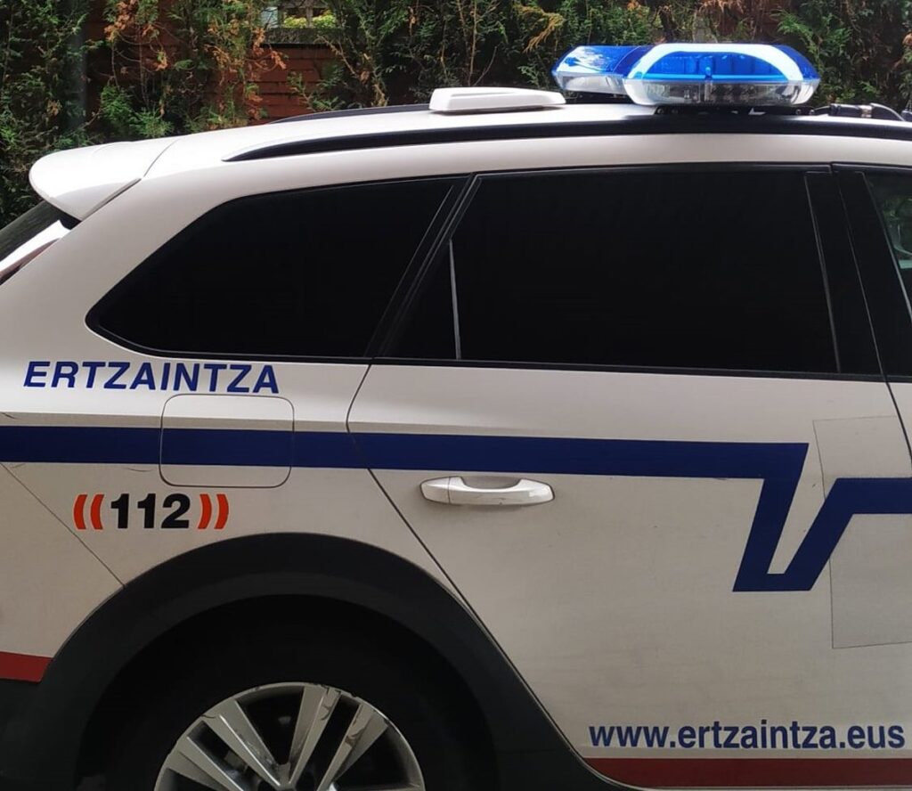 Fallecen los cinco ocupantes de la furgoneta que ha colisionado con un camión en la AP-8 en Elgoibar (Gipuzkoa)