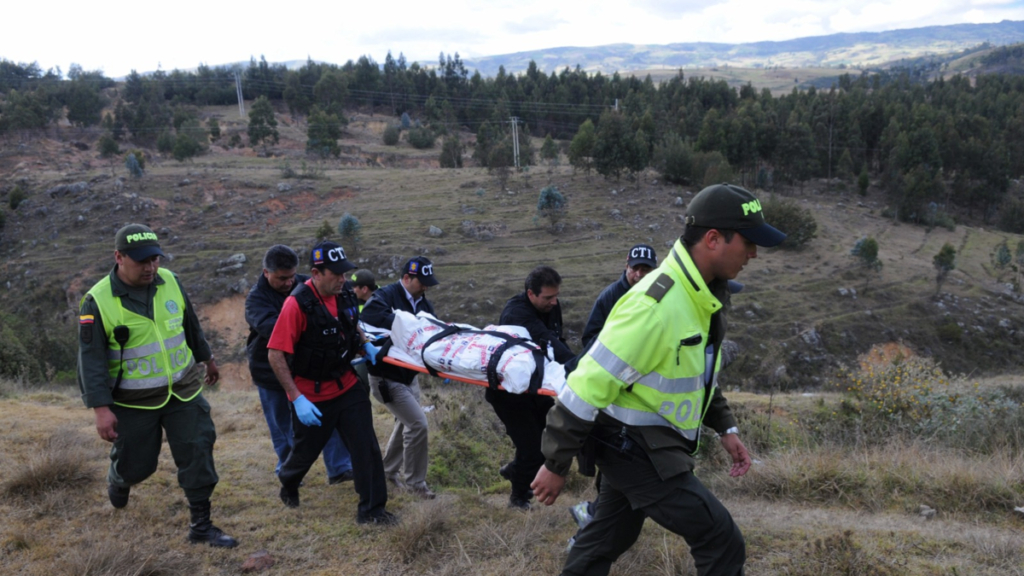 Falsos policías llegaron a una casa a robar y asesinaron a una mujer en el Valle: un uniformado que sí era de la Fuerza Pública los enfrentó