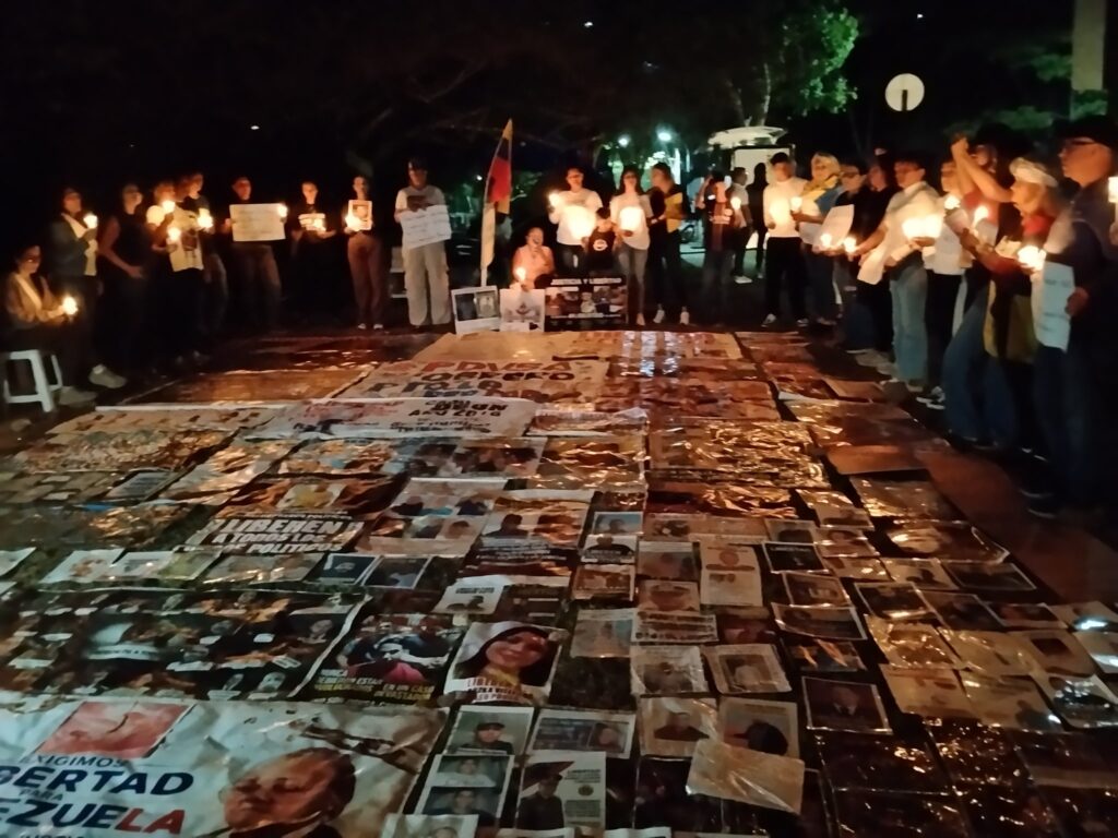 Familias de presos políticos cumplieron siete noches de vigilia cerca de la Embajada de EEUU (VIDEOS)
