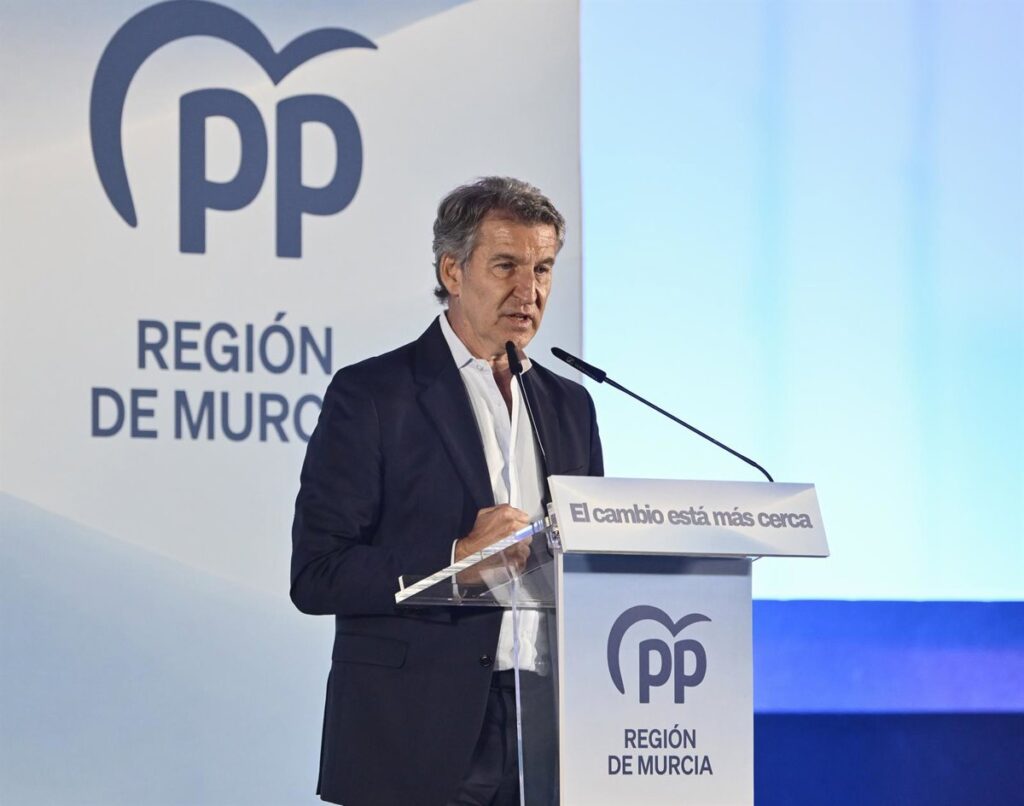 Feijóo: "El PSOE tiene el mismo número de imputados que de diputados"