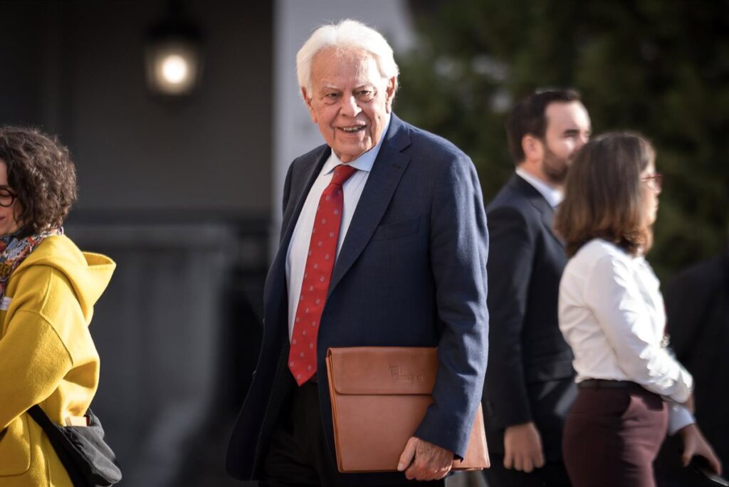 Felipe González ve bien la sentencia contra Ábalos y dice sobre Aldama que PSOE incentiva, premia e indulta a delatores