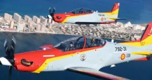 Felipe VI y la princesa Leonor realizan un vuelo de instrucción conjunto en la Academia General del Aire en San Javier | europapress.es