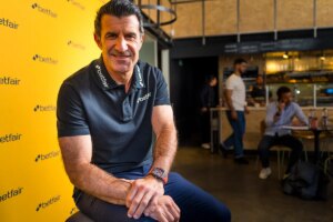 Figo: «¿El calendario? Si quieres cobrar más, tienes que trabajar más, jugar más partidos» | elmundo.es