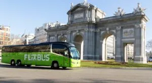 FlixBus se integra con ChatGPT para ayudar a planificar los viajes a los usuarios de autobús y tren