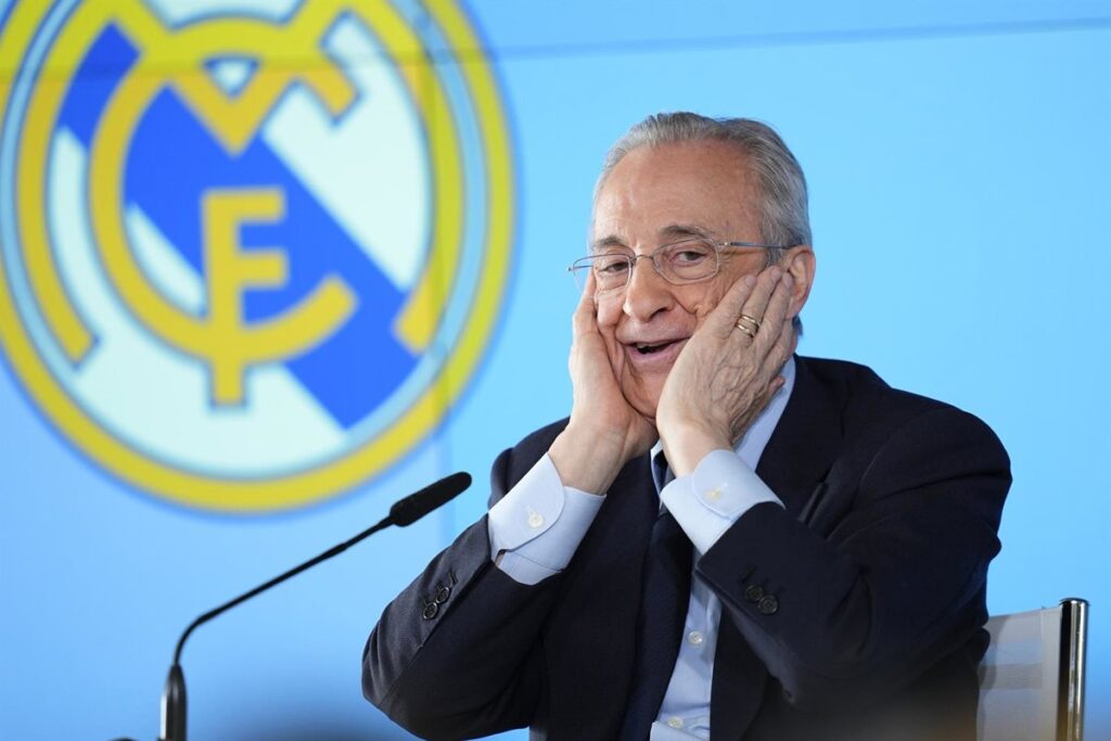 Florentino Pérez anuncia a Dumfries y promete "un galáctico total"