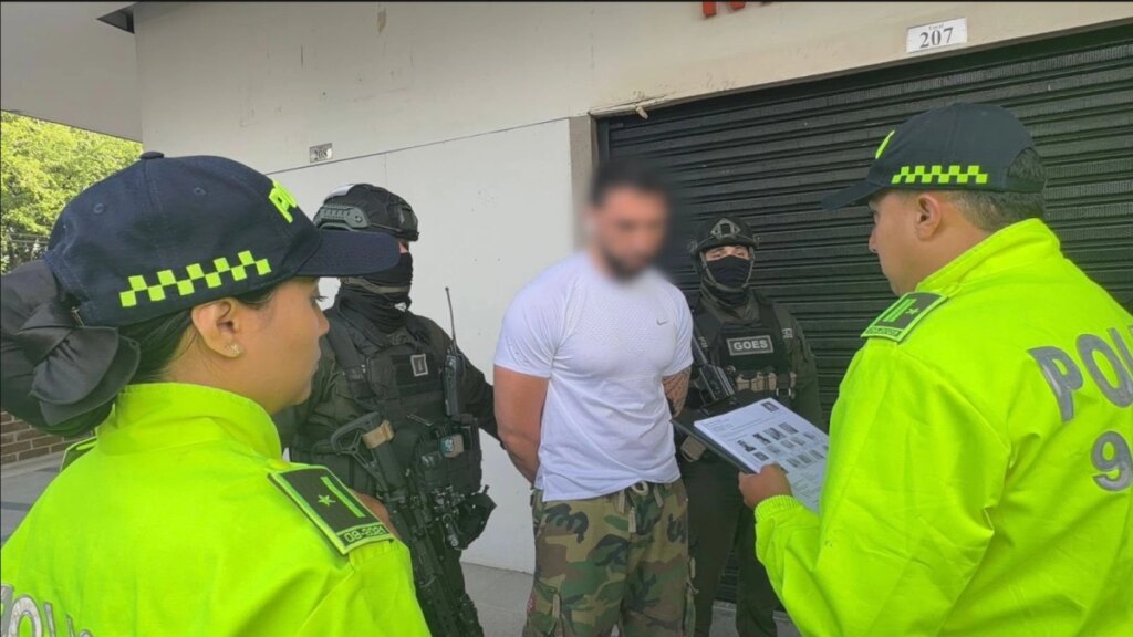Francés requerido por Interpol por coordinar operación transnacional de tráfico de drogas fue capturado en Medellín: así enviaba los estupefacientes