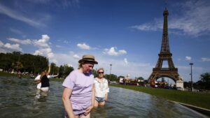 Francia endurece las restricciones ante una ola de calor histórica y veta la venta de alcohol | elperiodico.com