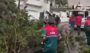 Fuertes vientos y lluvia dejan dos heridos en Caracas