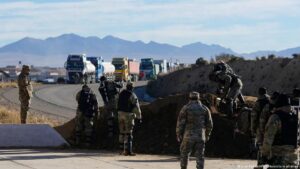 Gobierno de Bolivia desbloquea vital ruta de alimentos