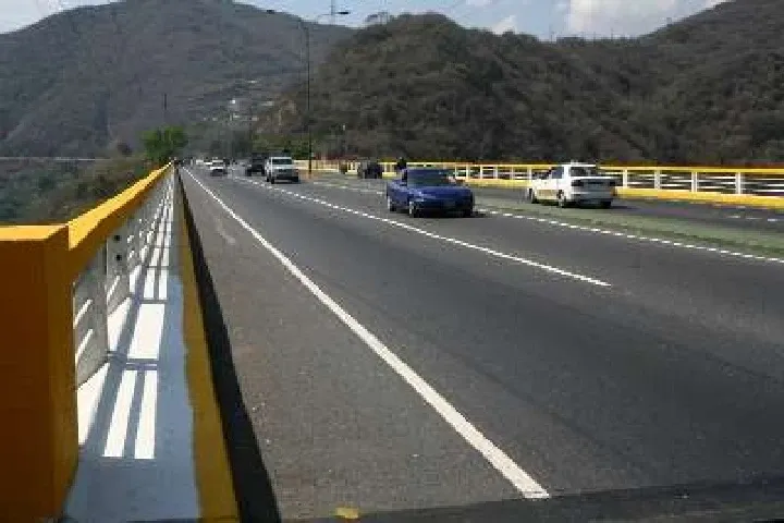 Gobierno desmiente fake news sobre desperfectos en viaducto Caracas-La Guaira