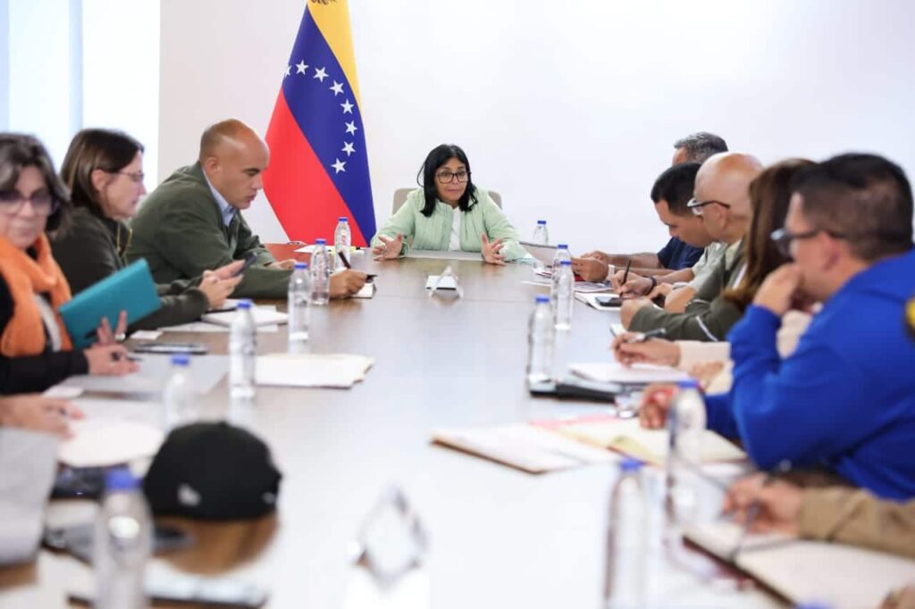 Gobierno suspende clases una semana más y crea comisiones de habitabilidad y reconstrucción 
