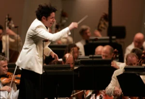 Gustavo Dudamel se despide de Los Ángeles con un intenso despliegue musical