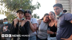 «Hay olor… ya se están sintiendo los fallecidos»: la desolación en La Guaira mientras esperan más ayuda en medio de la devastación tras el doble terremoto en Venezuela