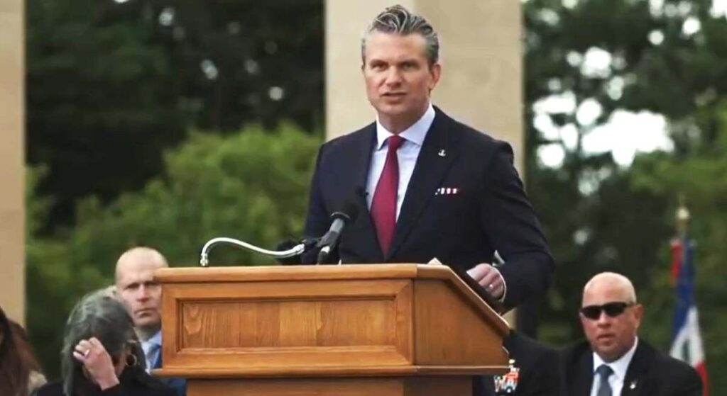 Hegseth compara el desembarco de Normandía con la "invasión" de inmigrantes en las costas de España y otros países
