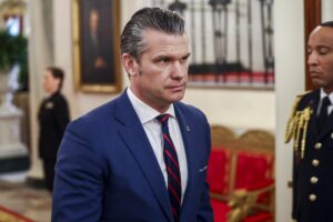 Hegseth insta a Europa a combatir una «invasión» de migrantes – AlbertoNews