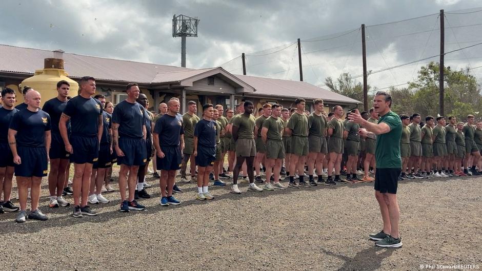 Hegseth visita Guantánamo y advierte a Cuba por armas