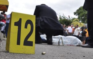 Hombre mató a tiros a su amiga tras citarla para pagarle una deuda