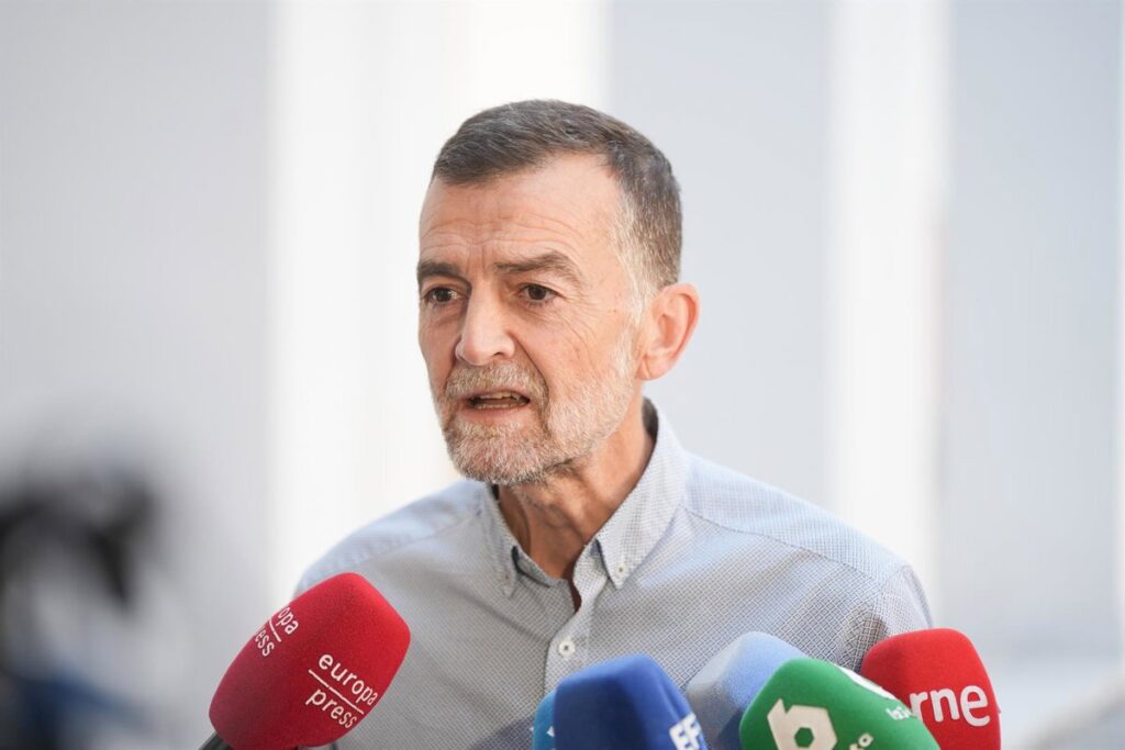 IU exige a Sánchez explicaciones "claras y convincentes" por la corrupción: "O espabilan o les espabilamos"