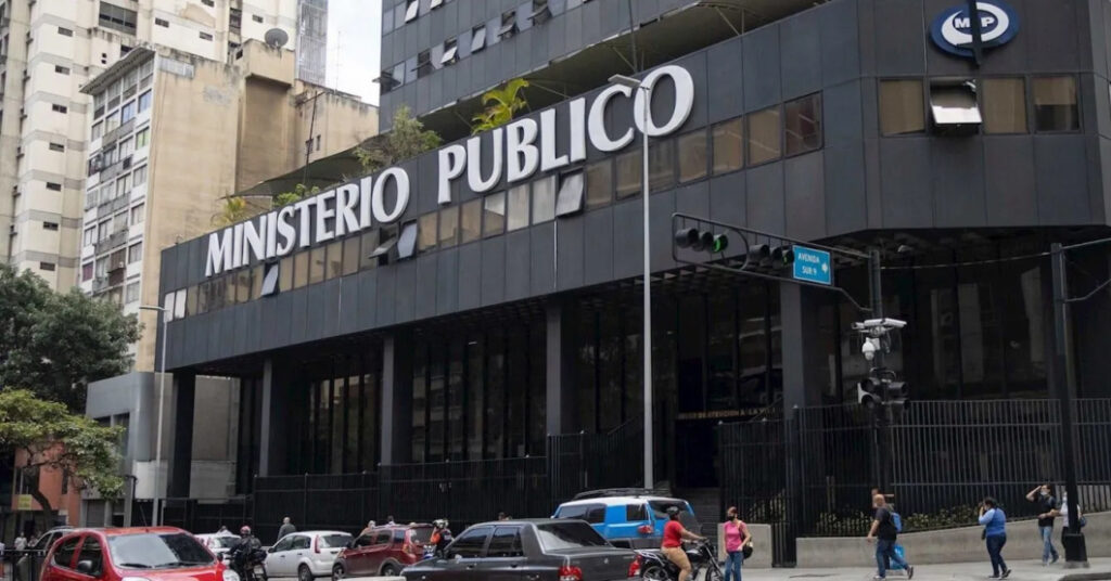 Imputan policías por literalmente andar pendientes de una paja