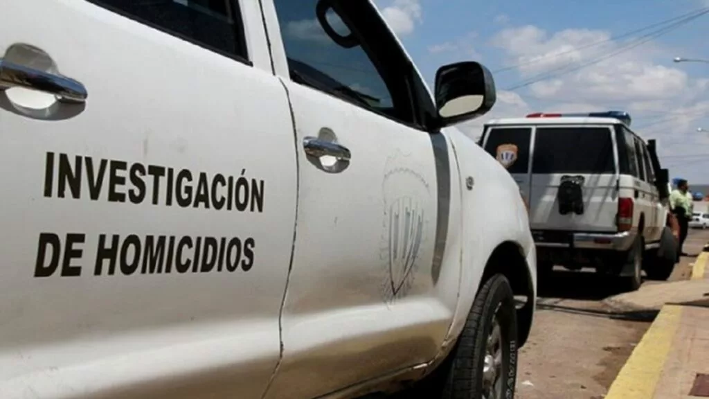 Investigan a cuatro policías por la muerte de adolescente