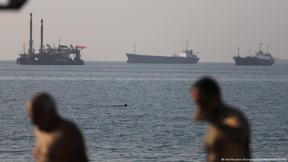 Irán anuncia cierre "total" de Ormuz tras ataques de EE.UU.