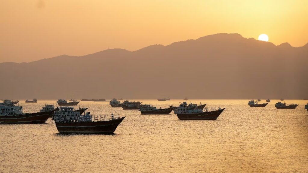 Irán confirmó ataques contra objetivos de EEUU y reavivó la tensión en el estrecho de Ormuz