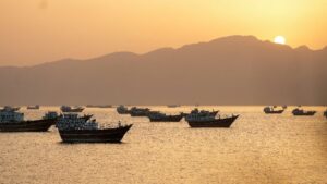 Irán confirmó ataques contra objetivos de EEUU y reavivó la tensión en el estrecho de Ormuz