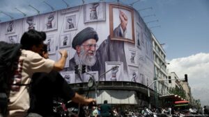 Irán planea funeral de 3 días para el difunto líder supremo