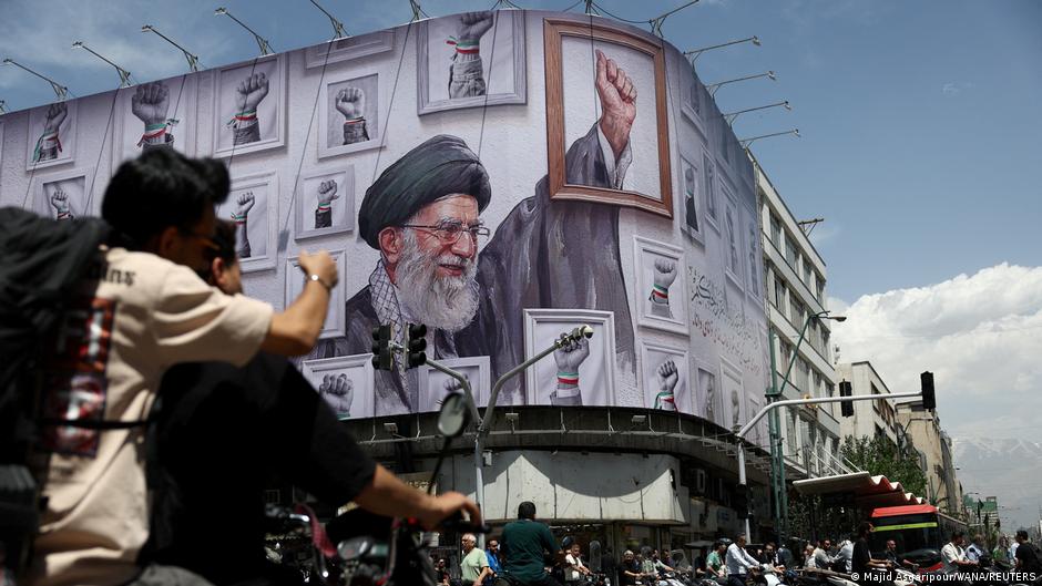 Irán planea funeral de 3 días para el difunto líder supremo