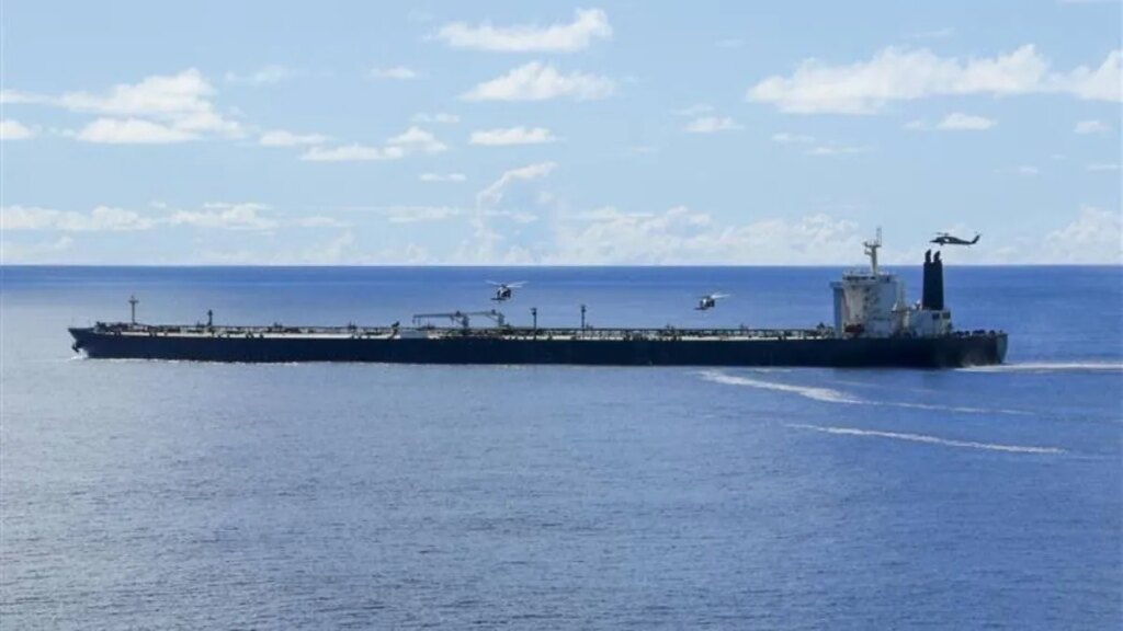 Irán sorteó el bloqueo militar de EEUU y logró el envío de tres buques petroleros