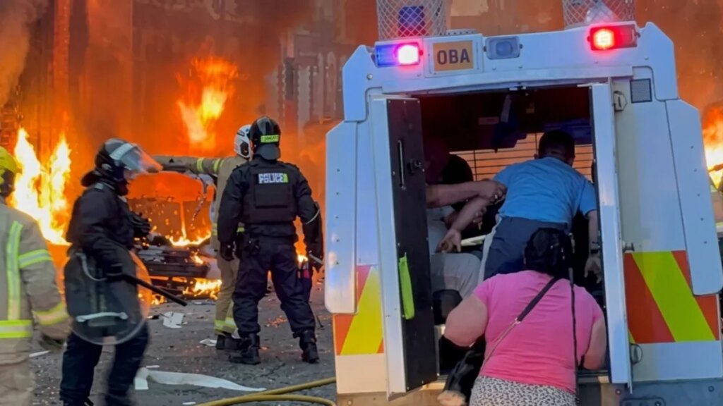 Irlanda del Norte: tras disturbios por un ataque atribuido a un inmigrante, el hombre se encuentra en prisión preventiva