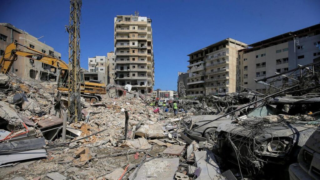 Daños materiales a causa de varios bombardeos del Ejército de Israel contra la ciudad de Tiro, en el sur de Líbano (archivo)