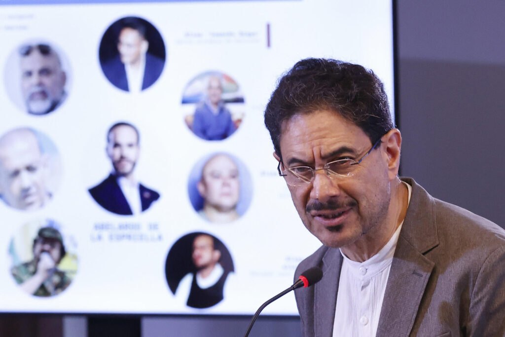 Iván Cepeda amenazó con denunciar a Abelardo de la Espriella en vísperas de la segunda vuelta