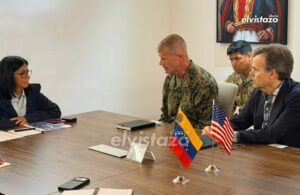 Jefe militar de EEUU se reúne con Delcy Rodríguez para coordinar la ayuda tras devastadores terremotos