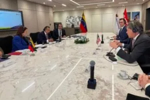 John Barrett: Avanzan reuniones para impulsar inversiones energéticas estadounidenses en Venezuela