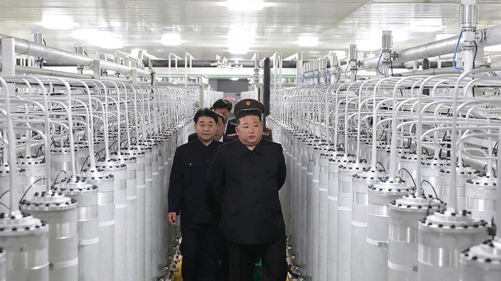 Kim aboga por una expansión "exponencial" del arsenal atómico de Corea del Norte