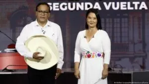 Keiko Fujimori retoma ventaja en parejo escrutinio de Perú