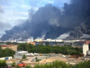 Kiev vuelve a lanzar sus drones contra Moscú: «Tengo que ir al sur de la ciudad pero me da miedo, ahí tiemblan las ventanas cada noche y nadie nos informa» | elmundo.es