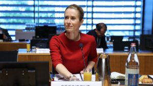 La UE da su mayor paso en años hacia la adhesión de Ucrania y Moldavia | elperiodico.com